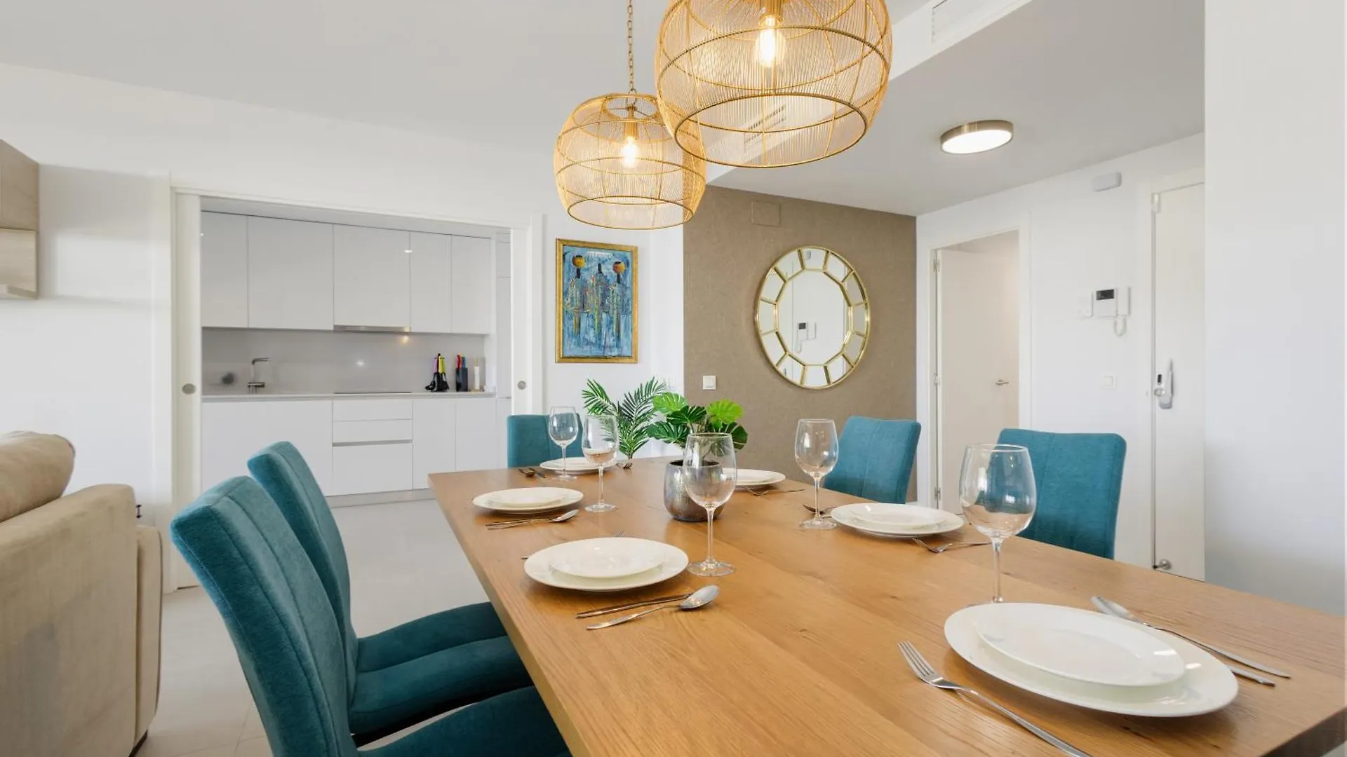 Magnificent Apartment, Close To The Beach, In Estepona Daire