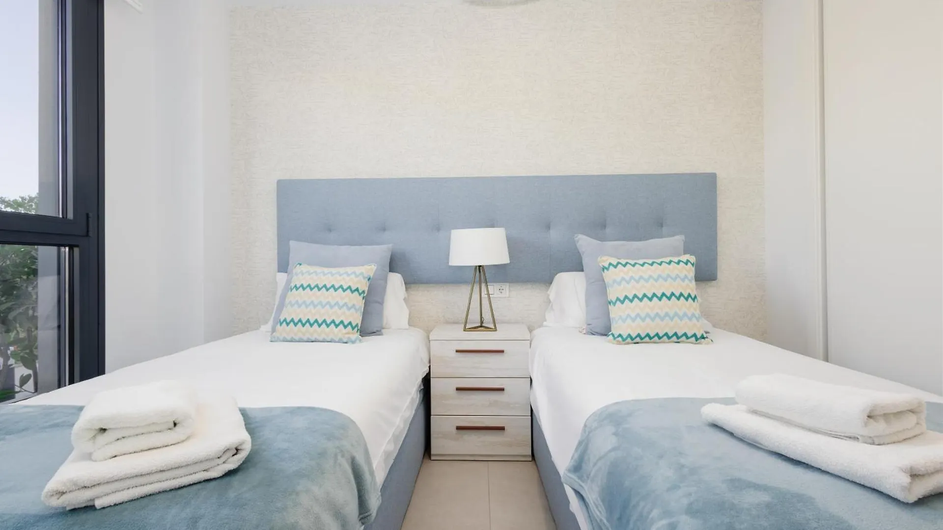 Magnificent Apartment, Close To The Beach, In Estepona Daire