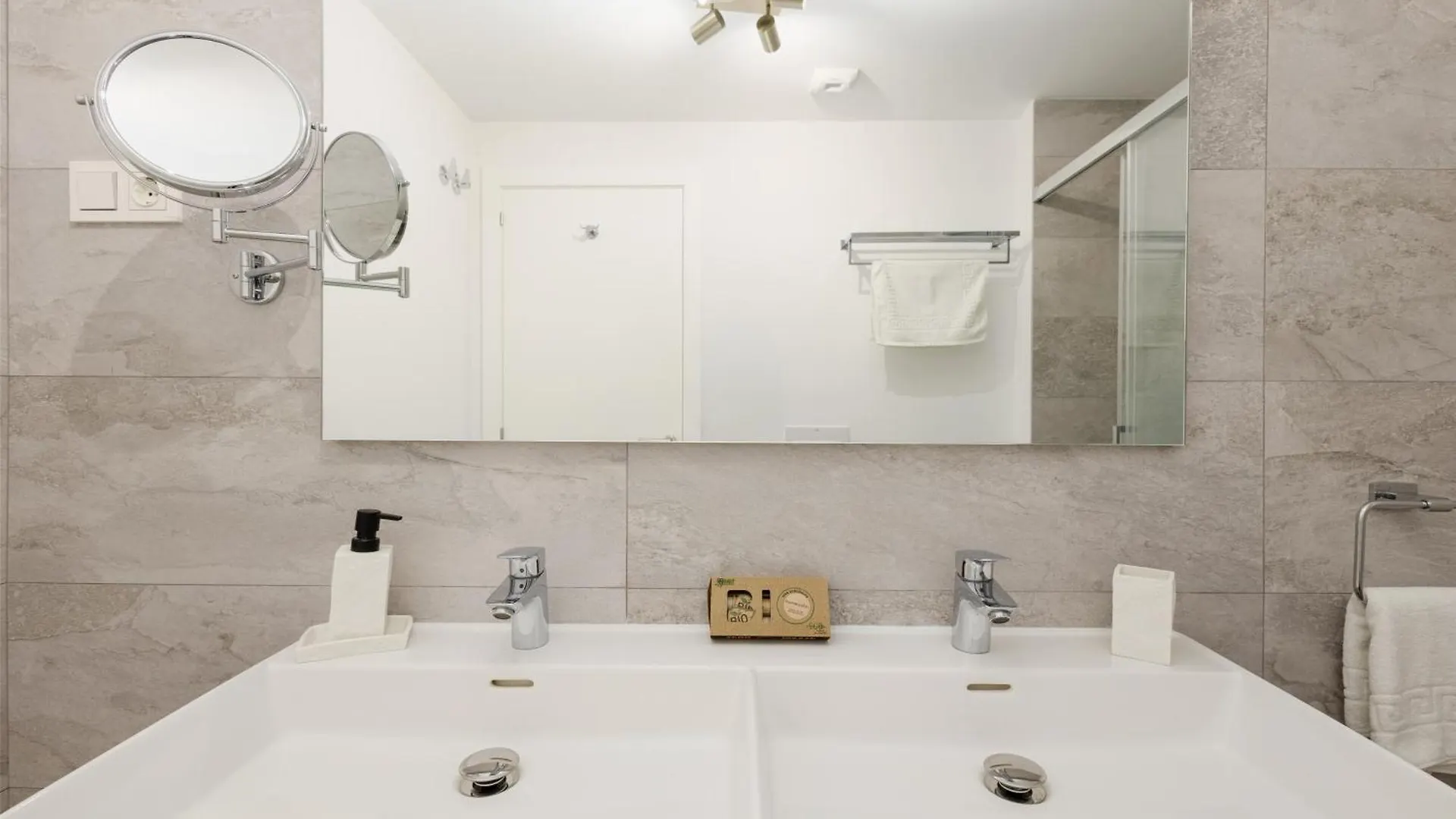 Magnificent Apartment, Close To The Beach, In Estepona Daire