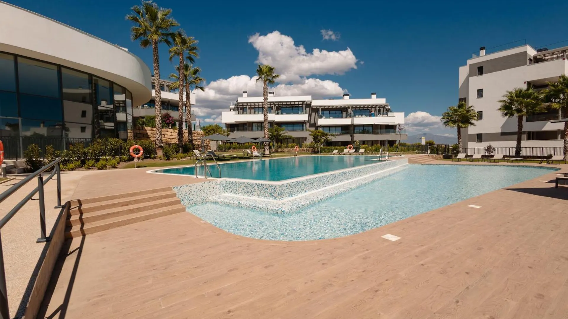 Magnificent Apartment, Close To The Beach, In Estepona 0*,