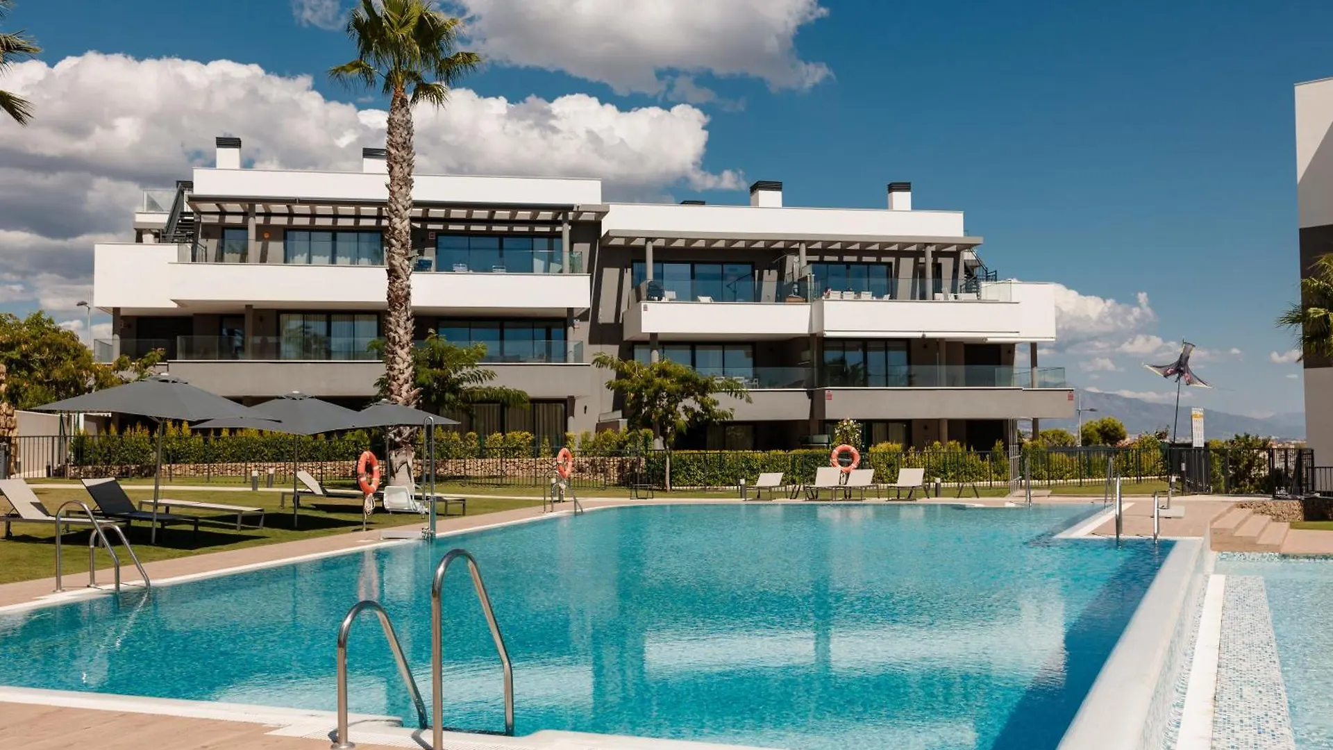 Magnificent Apartment, Close To The Beach, In Estepona Apartment